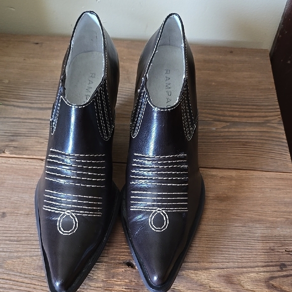 Rampage Brown Ankle Booties with Western Flair 9.5 - Picture 2 of 4